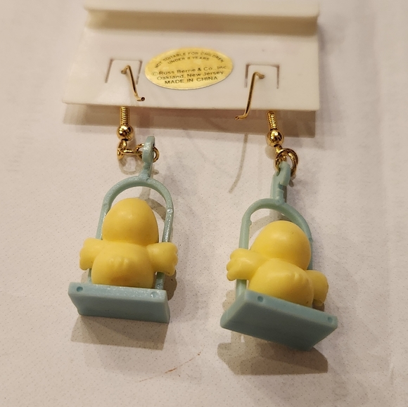 Russ Swing Into Spring baby yellow Chick earrings Vintage - Picture 2 of 8